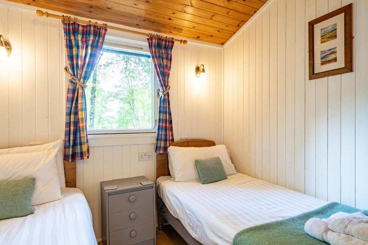 Heather Lodge 10 With Hot Tub Belladrum Bagian luar foto