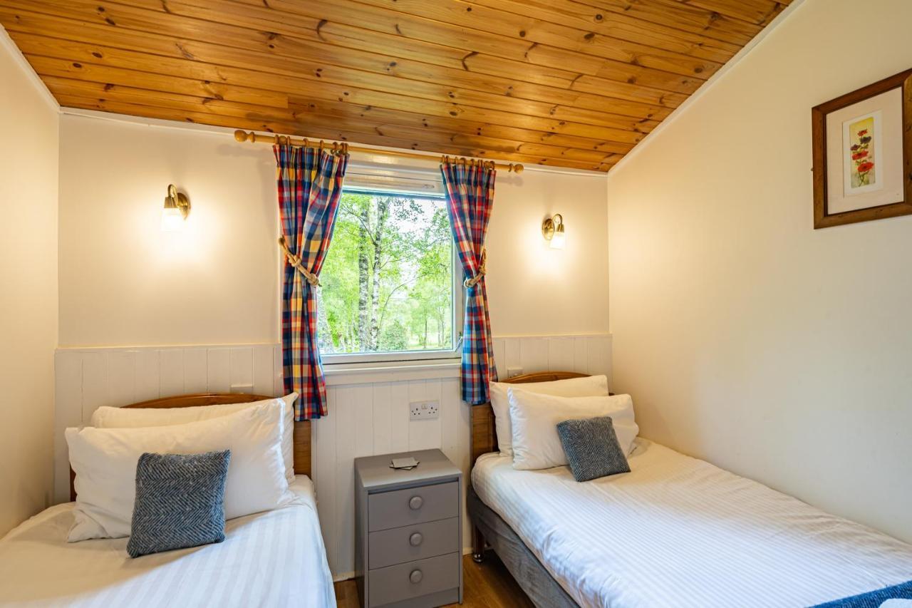 Heather Lodge 10 With Hot Tub Belladrum Bagian luar foto