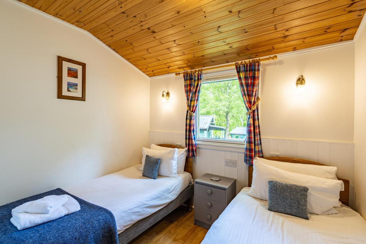 Heather Lodge 10 With Hot Tub Belladrum Bagian luar foto